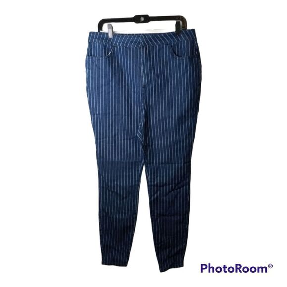 Forever 21 Plus Size Denim Skinny Jeans - Picture 3 of 5